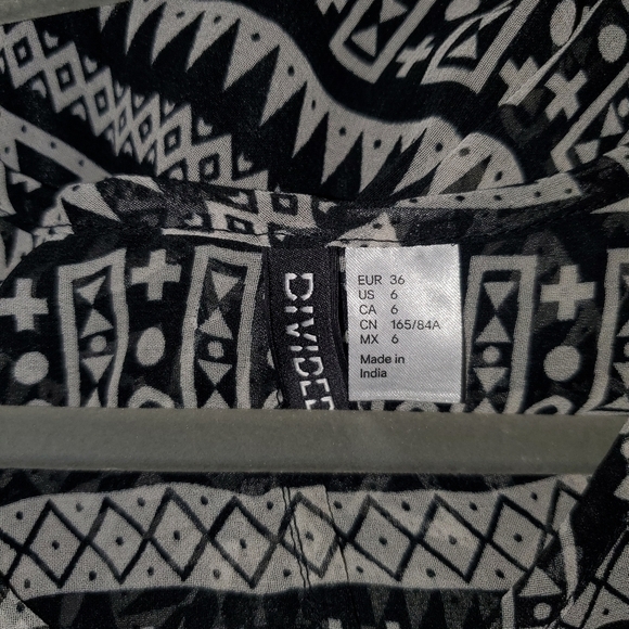 DIVIDED by H&M Black and White dress.  Size 6. - Picture 5 of 7